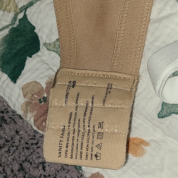 2 like new Vanity Fair bra size 40D nude white adjustable straps wireless - Picture 10 of 12